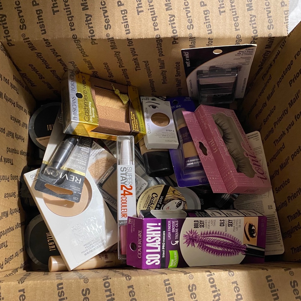 35 Piece Makeup Box